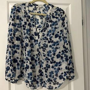 Beautiful floral blouse in hues of white and shades of navy